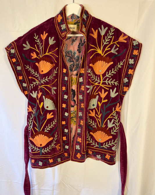 Bestickte Velvet Suzani-Weste Valerie